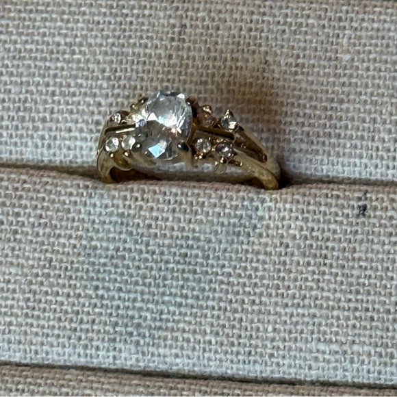 Gold Ring - Picture 8 of 10